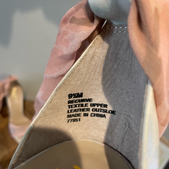 Super cute Pink Camo Nicole Miller sandals. - Picture 2 of 7